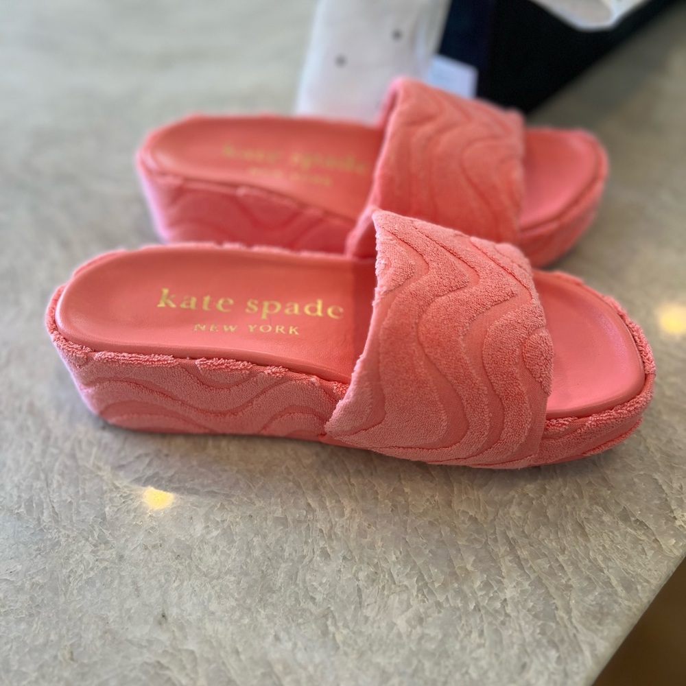 Kate Spade Breeze Sandals. Size 6. Pink. NIB.